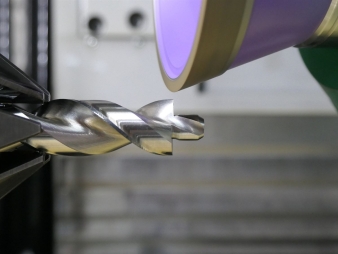 HSS Zapfenstufenbohrer 1-Stufig 180° im Schleifprozess